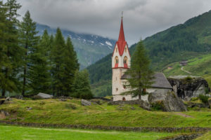 Prettau, Provinz Bozen, Südtirol, Italien. Die Heilig Geist Kapelle Prettau, Provinz Bozen, Südtirol, Italien. Die Heilig Geist Kapelle